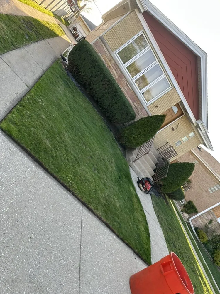 Custom yard maintenance for beautiful yards in Chicago, IL by El Tecomate Landscaping