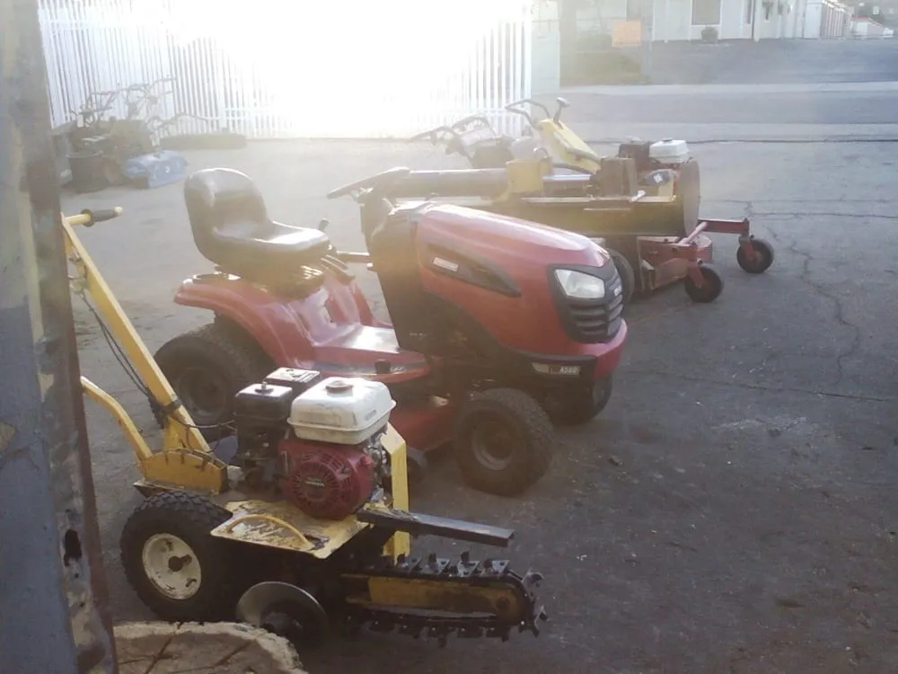 Reliable residential landscaping in Santa Clarita, CA by El Valle Lawnmowers Inc