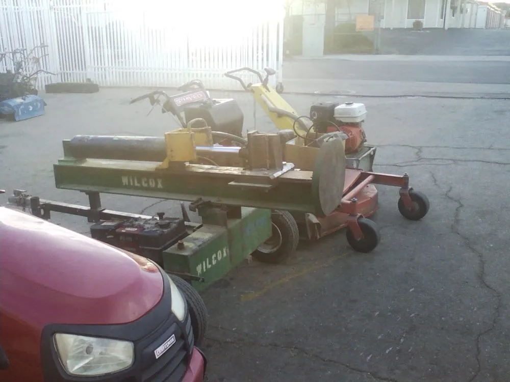 Local lawn care service for residential properties in Santa Clarita, CA by El Valle Lawnmowers Inc