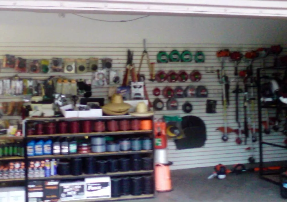 Custom lawn mowing service for homes across Santa Clarita, CA - El Valle Lawnmowers Inc