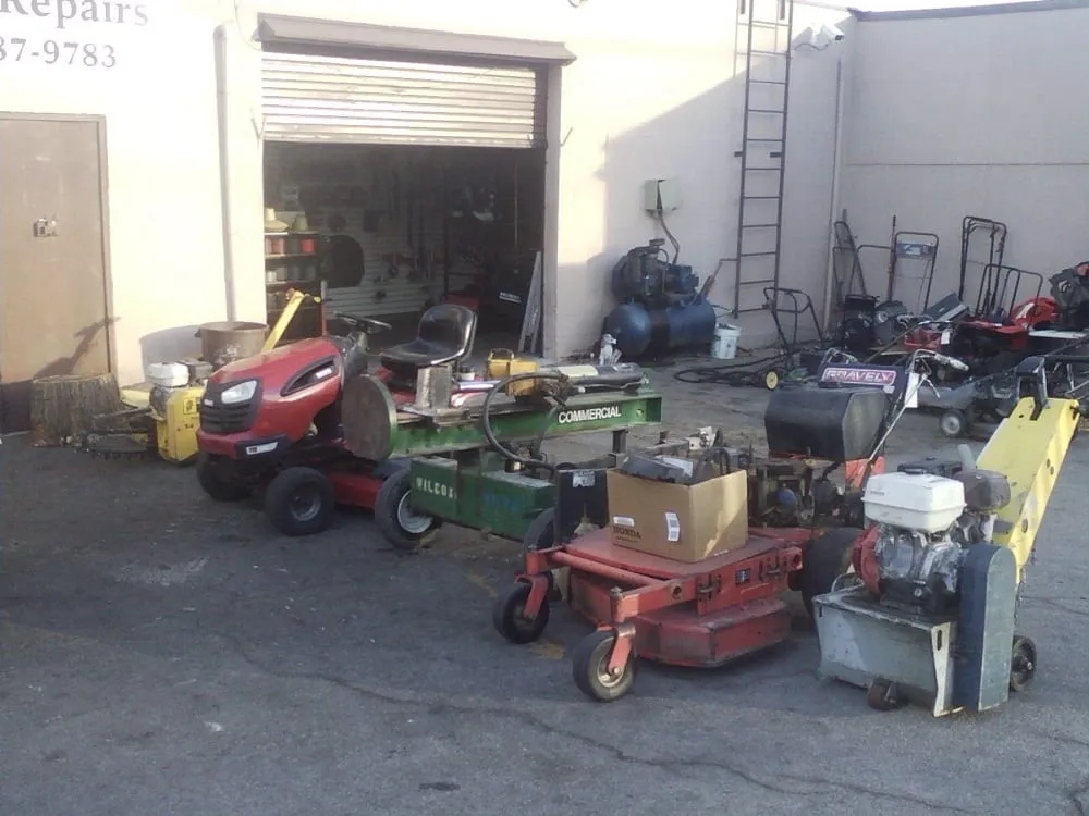 Expert yard maintenance experts serving Santa Clarita, CA - El Valle Lawnmowers Inc