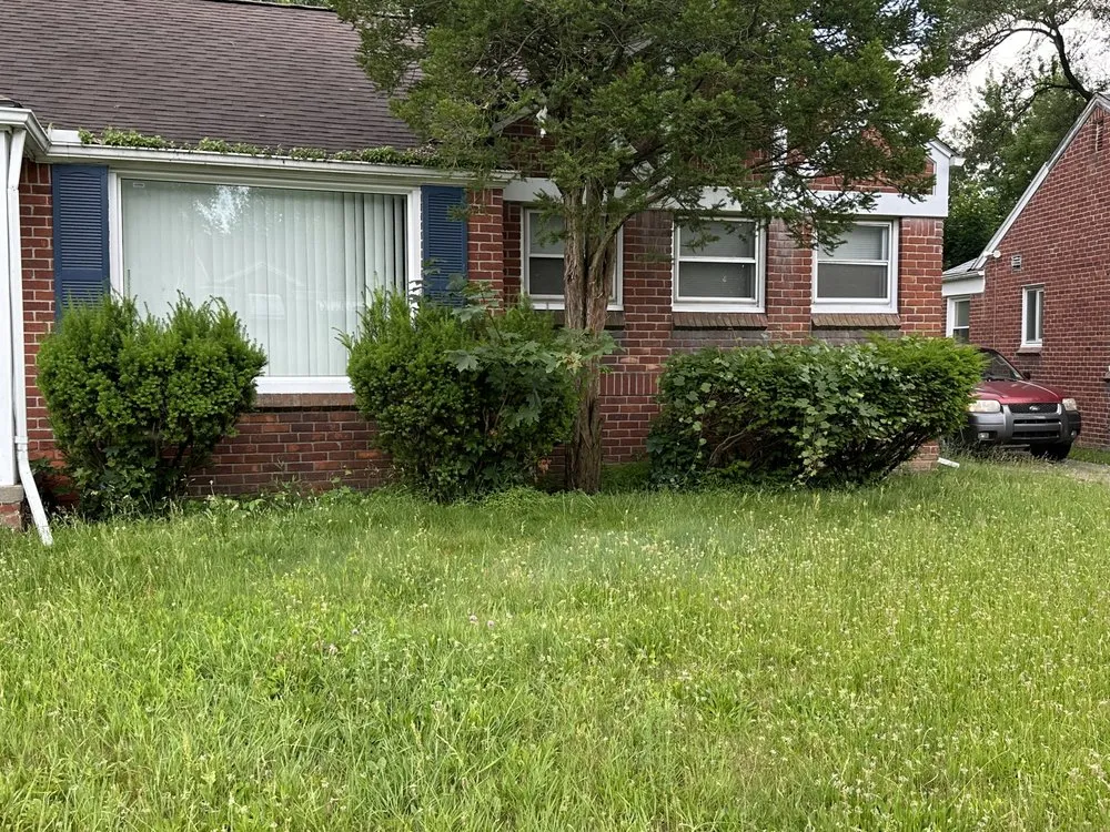 Reliable yard maintenance for residential properties in Redford Township, MI by Elcortez Lawn Care