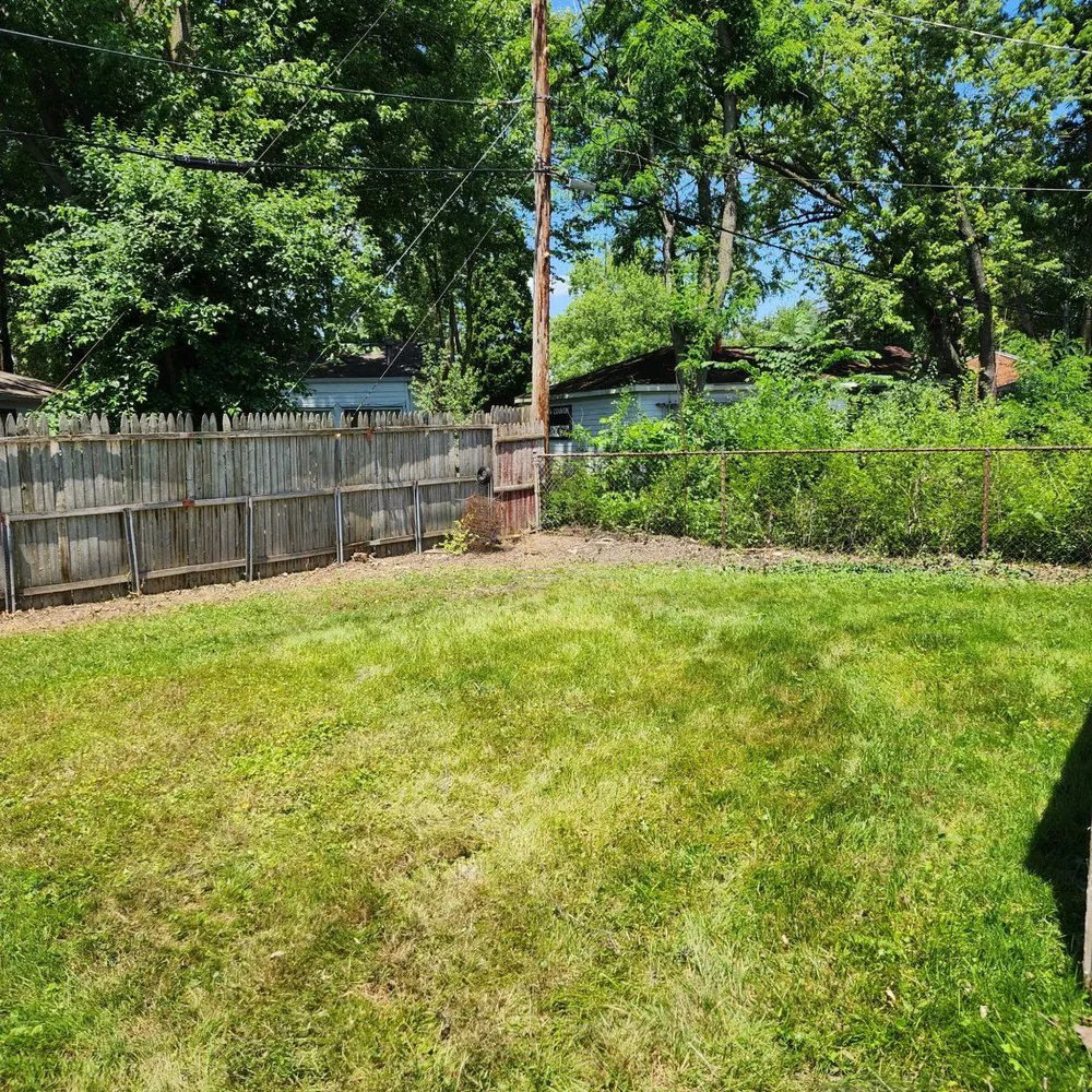 Affordable garden landscaping experts serving Redford Township, MI - Elcortez Lawn Care