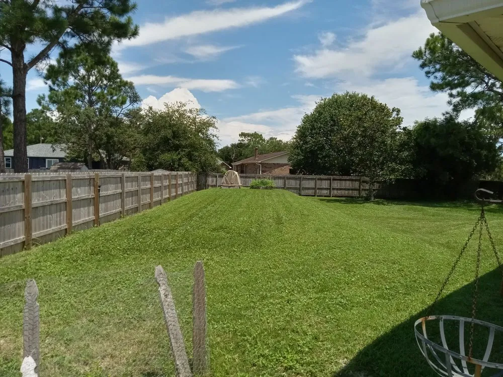 Custom lawn mowing service in Gulf Breeze, FL by Elder Scapes