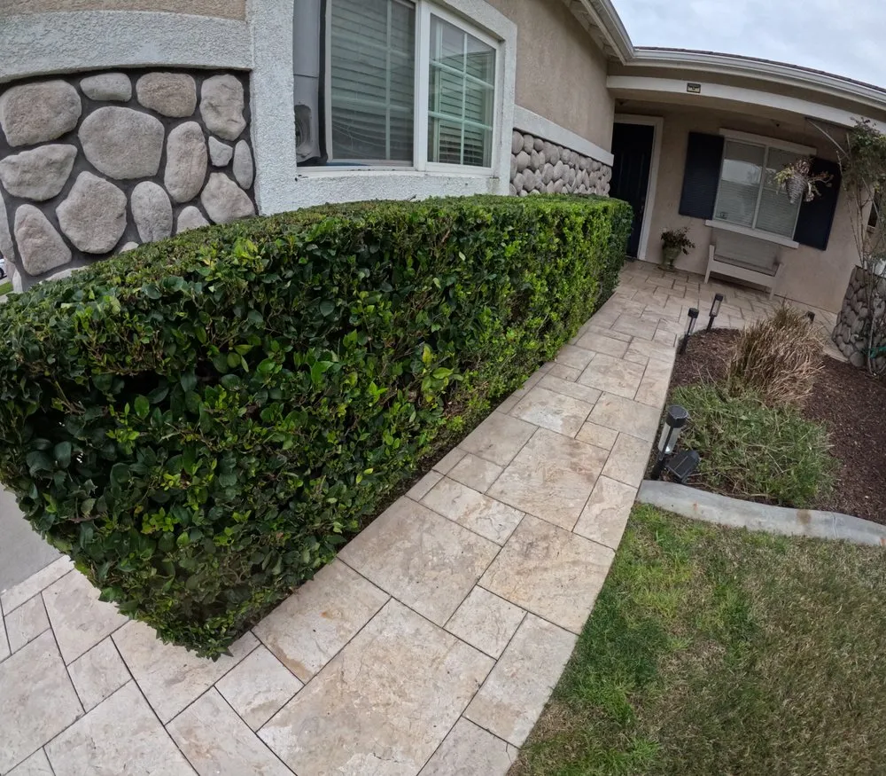 Reliable garden landscaping in Corona, CA by Electric Cuts Lawn Service