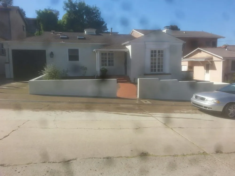 Expert lawn mowing service experts serving San Diego, CA - Electric Grasshopper Landscape Design