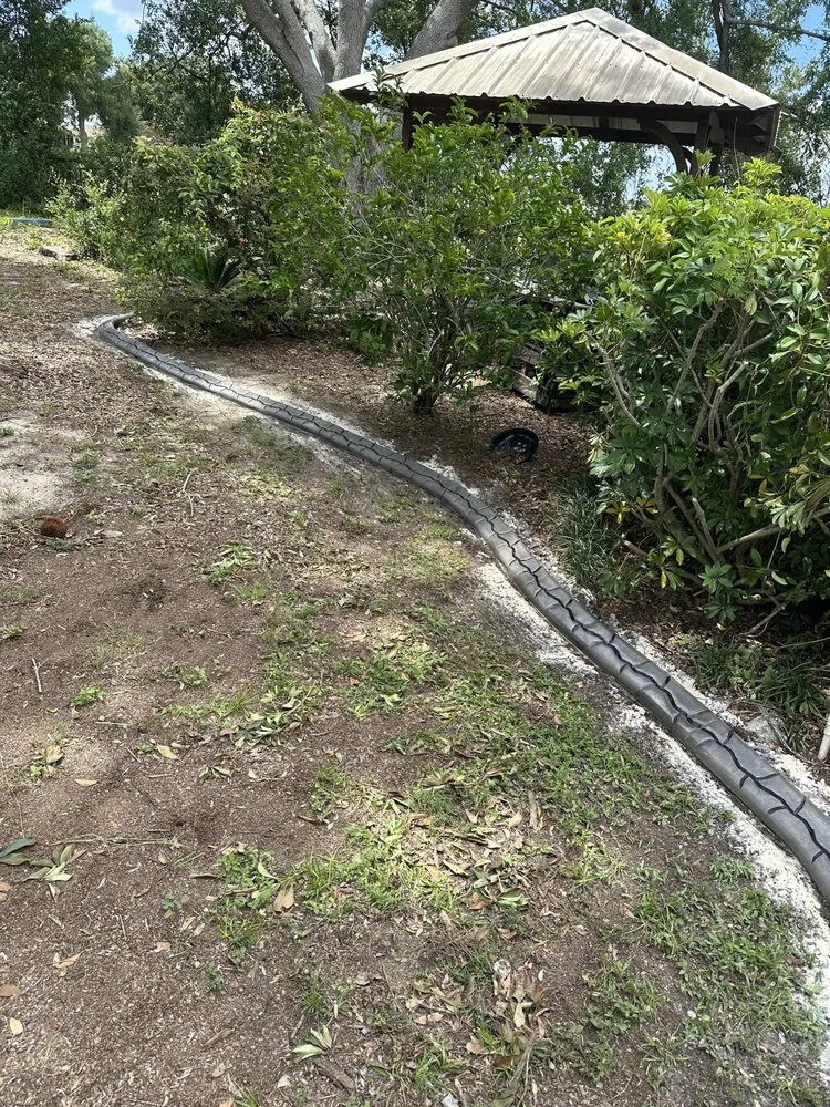 Custom garden landscaping in Auburndale, FL by Elegant Curbing & Hardscapes