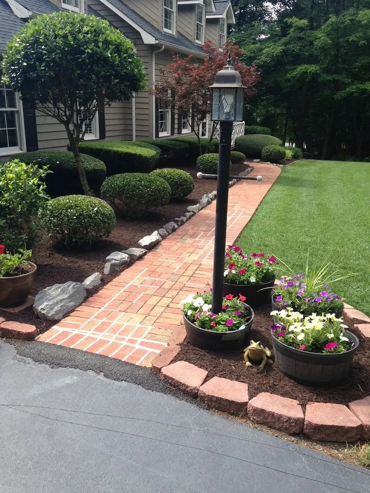 Reliable yard cleanup service for year-round maintenance in Covington, LA by Elegant Landscaping