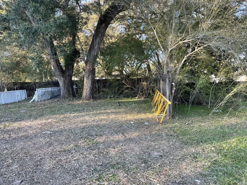 Trusted lawn care service for homes in Pensacola, FL by Elegant Lawncare And Maintenance