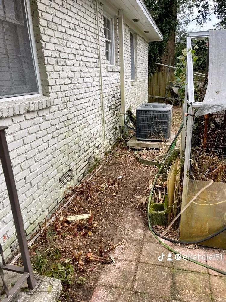 Affordable yard maintenance with custom design in Pensacola, FL by Elegant Lawncare And Maintenance