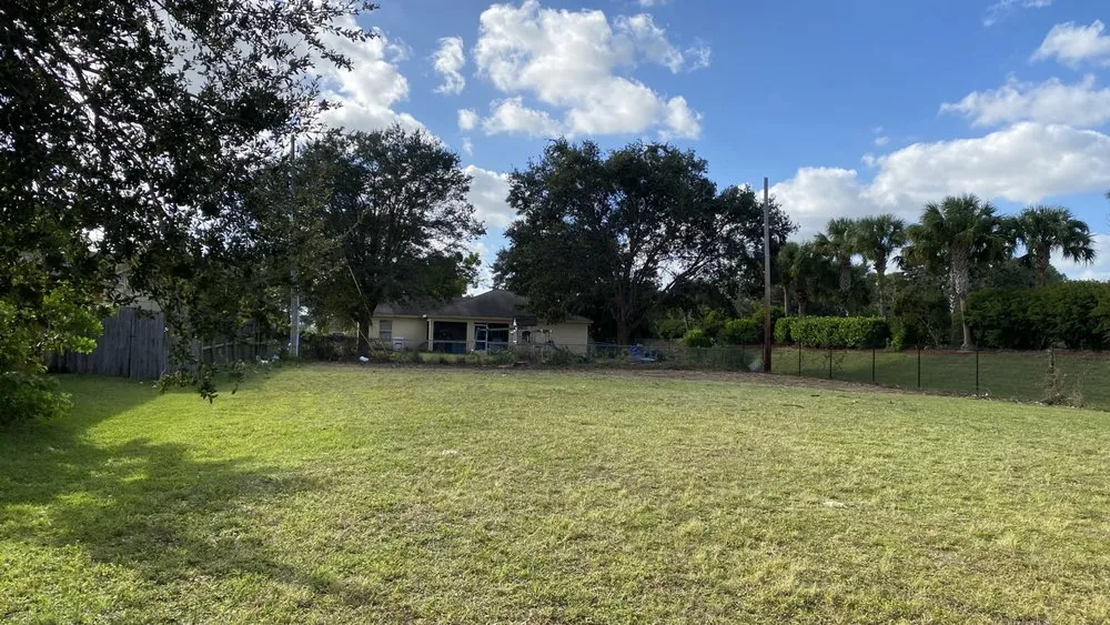 Reliable landscaping services for homes in Hialeah, FL by Elegant View Landscaping Services