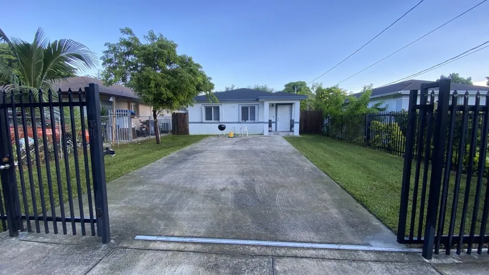 Trusted yard cleanup service experts serving Hialeah, FL - Elegant View Landscaping Services