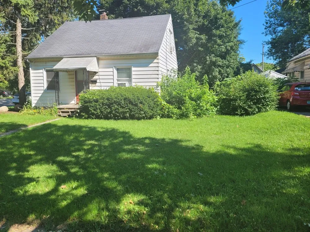 Custom garden landscaping in Lansing, MI - Elevate Landscaping