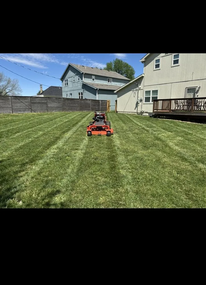 Trusted lawn mowing service experts serving Leavenworth, KS - Elevated Lawn Care