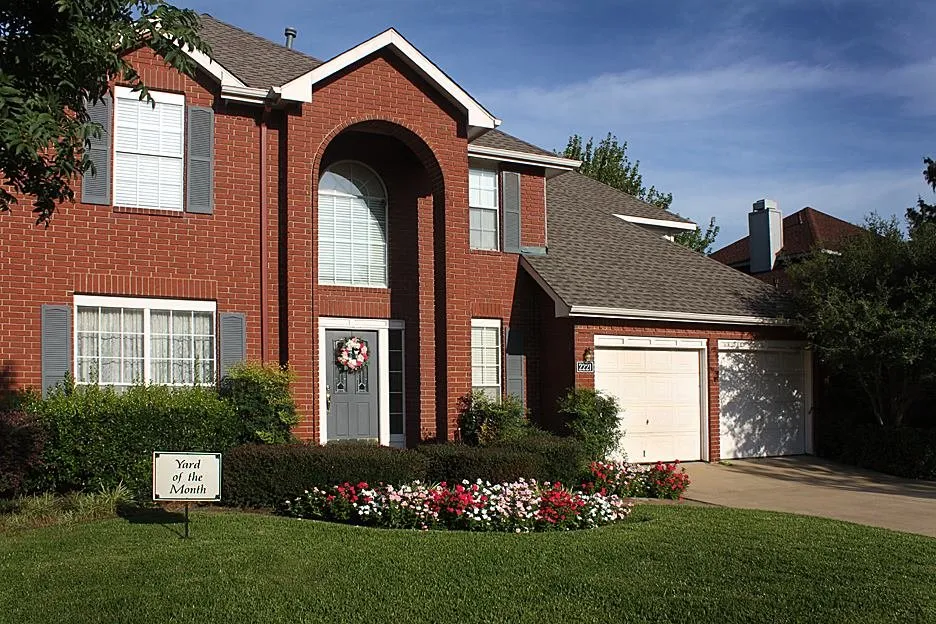 Local lawn care service experts serving Lewisville, TX - Eli Landscaping