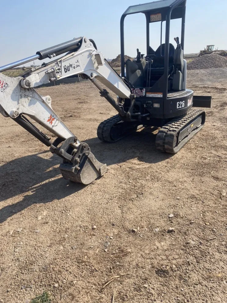 Custom yard cleanup service in Aurora, CO by ELIAS Landscaping Services