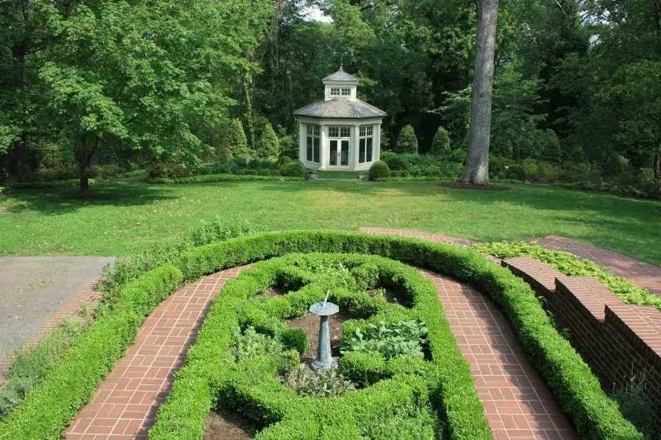 Expert residential landscaping in Sacramento, CA by Elijah's Landscape & Maintenance