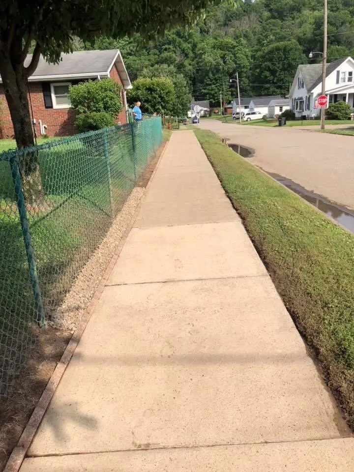 Custom lawn mowing service with custom design in Fayetteville, WV by Elijah‘s Lawn Sculpting