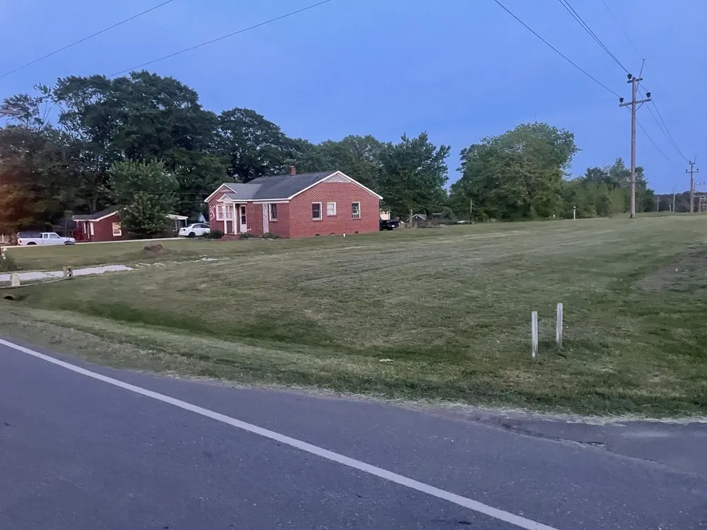 Affordable outdoor landscaping experts serving Lincolnton, NC - Elite Community Lawn Care