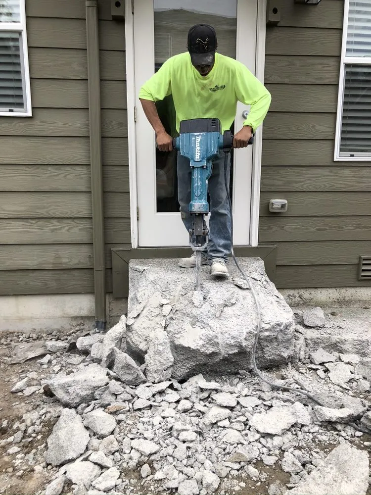 Reliable yard maintenance in Lakewood, WA by Elite Concrete