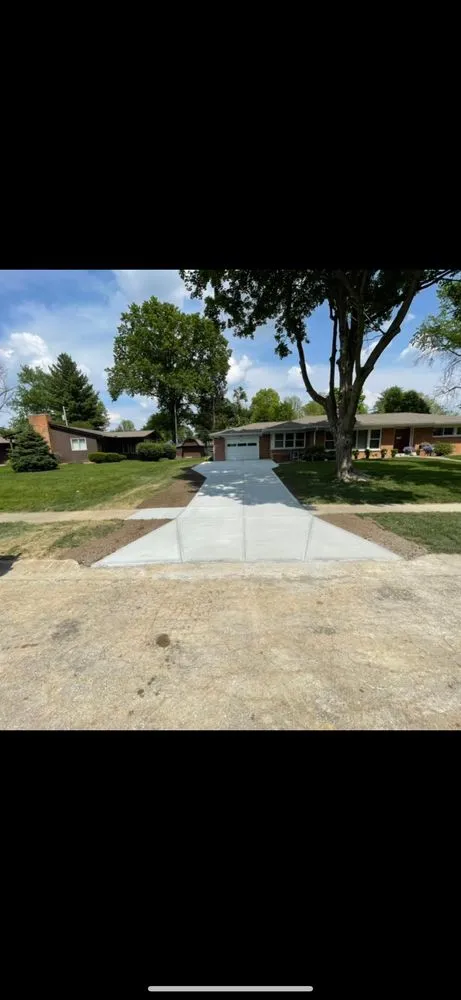 Professional yard cleanup service experts serving Martinsville, IN - Elite Concrete