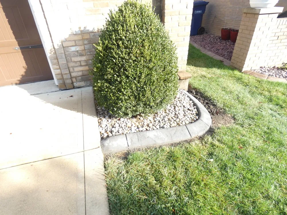 Professional garden landscaping in Columbus, IN - Elite Curb