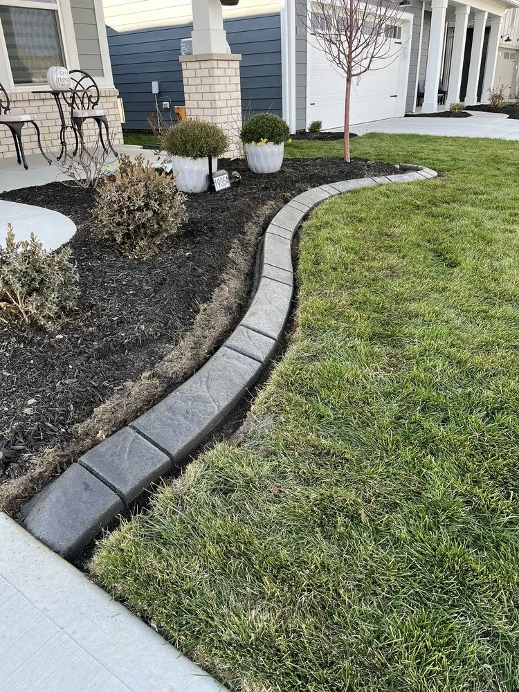 Professional garden landscaping in Columbus, IN by Elite Curb