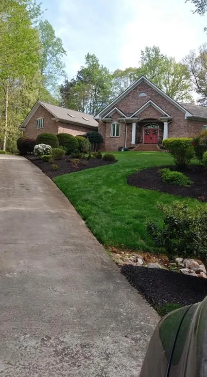 Top-rated lawn mowing service in Fuquay-Varina, NC by Elite Cut & Mulch Lawn Care Services