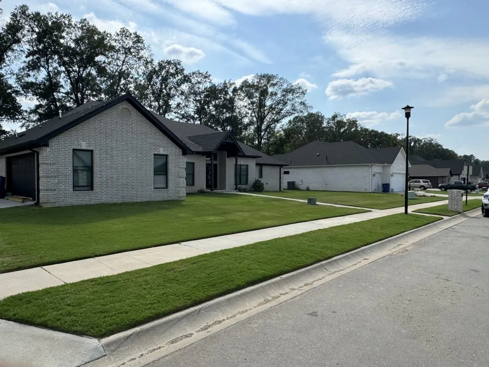 Custom residential landscaping in Warren, AR - Elite Cutz
