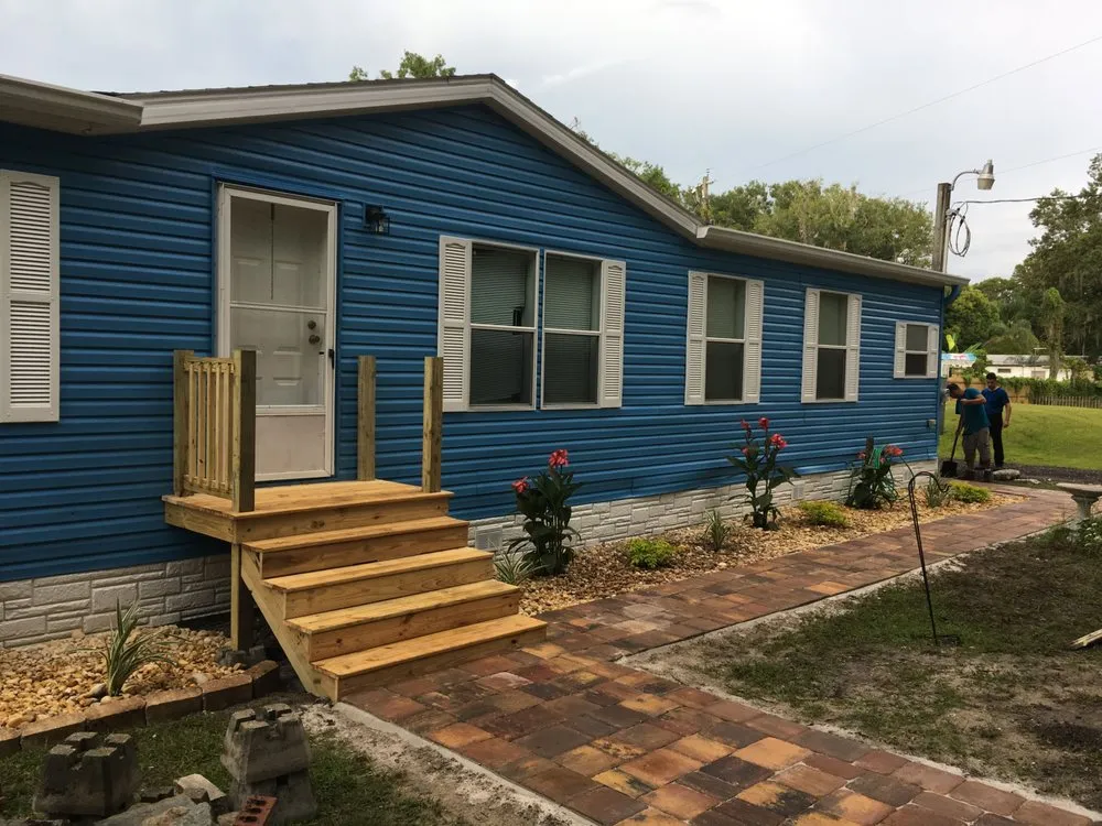 Trusted lawn care service experts serving Tampa Bay, FL - Elite Designer Landscaping