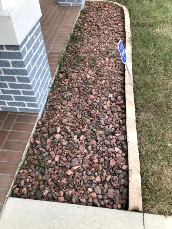 Professional lawn care service experts serving Tampa Bay, FL - Elite Designer Landscaping