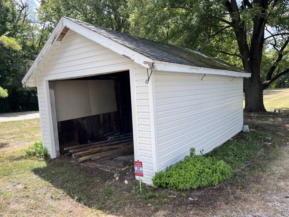 Professional yard maintenance for beautiful yards in Charleston, IL by Elite Exterior Cleaning & Lawn Care