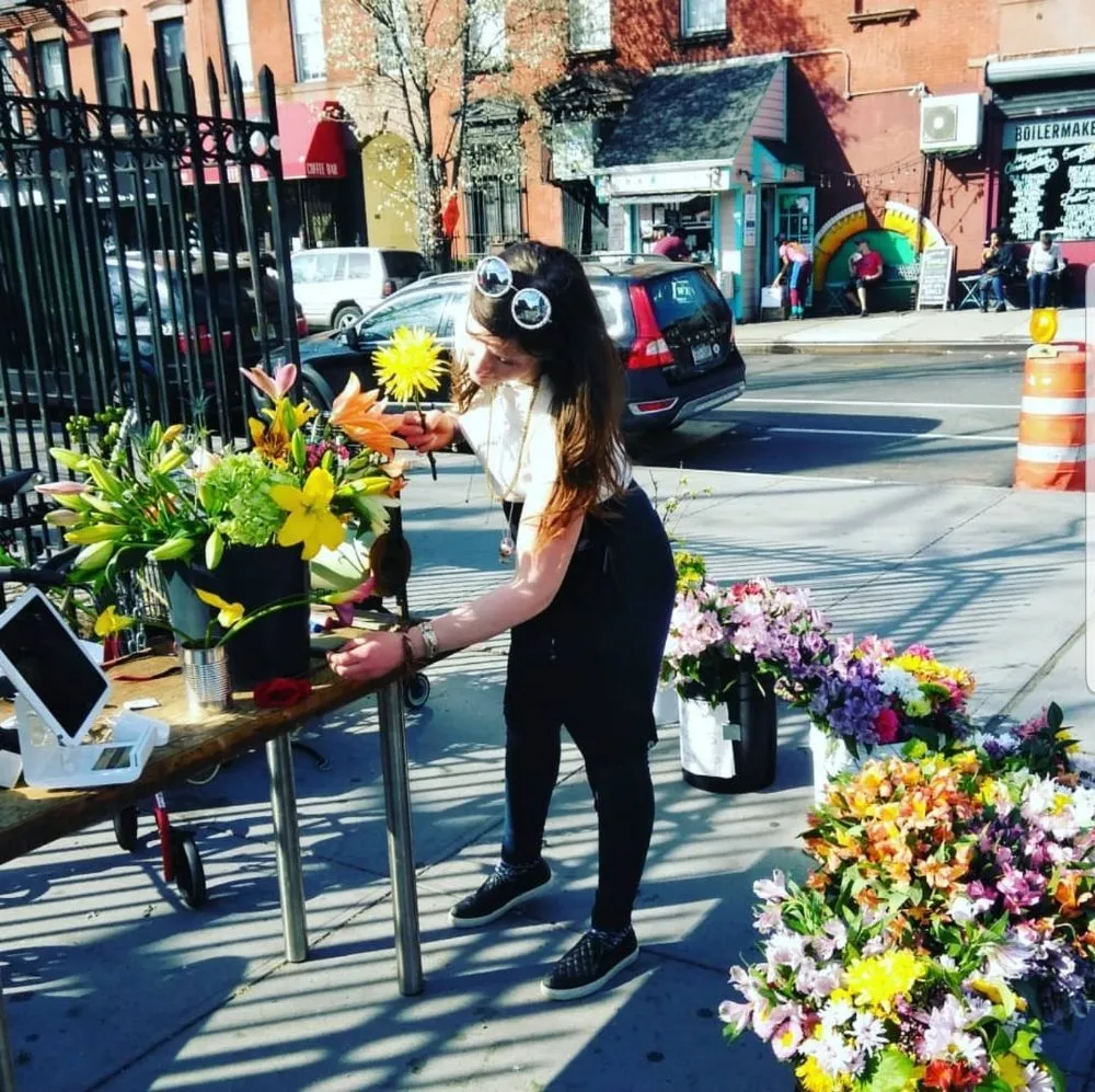 Local yard maintenance experts serving New York, NY - ELITE FLOWERS BY SOLID GOLD