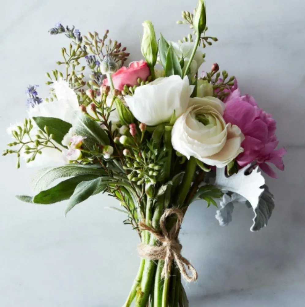 Custom lawn care service near you across New York, NY - ELITE FLOWERS BY SOLID GOLD