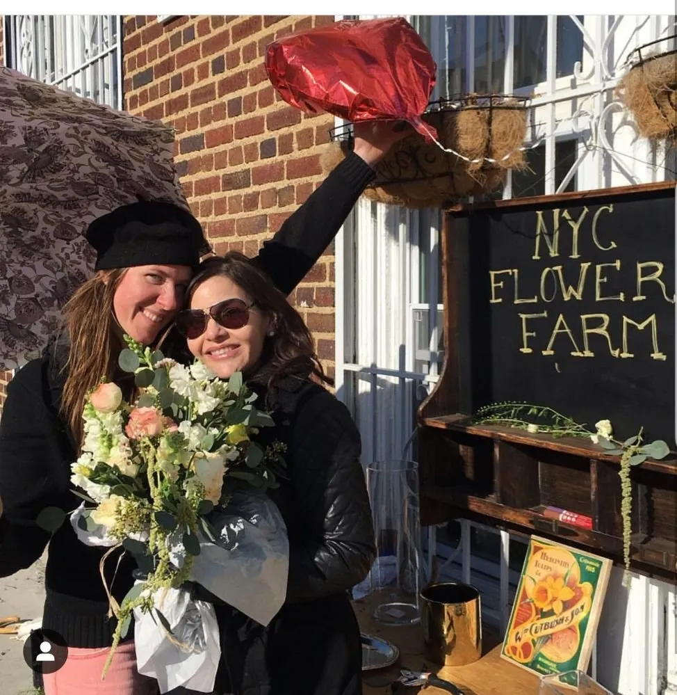 Custom yard cleanup service experts serving New York, NY - ELITE FLOWERS BY SOLID GOLD