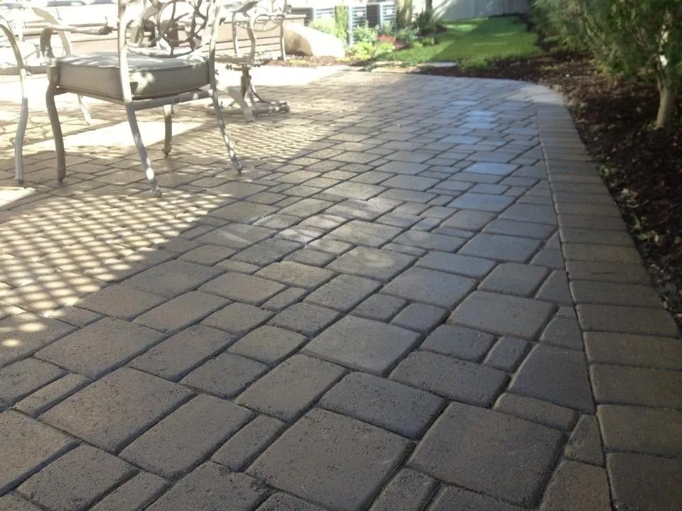 Professional lawn care service experts serving Lindon, UT - Elite Hardscapes