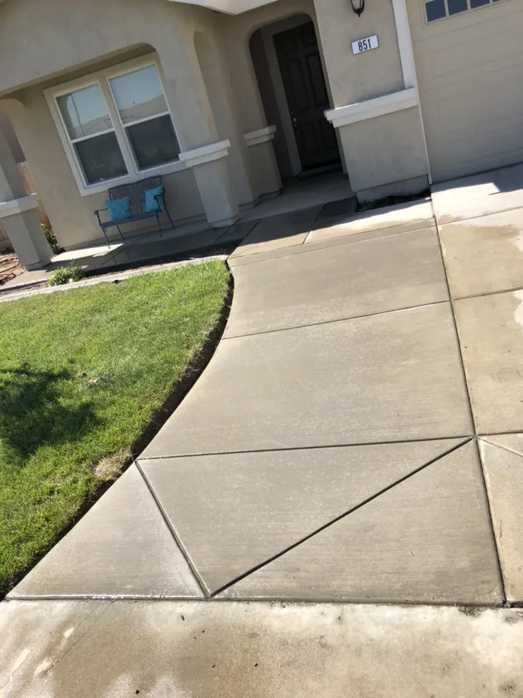 Reliable yard maintenance for homes in Merced, CA by Elite Landscape