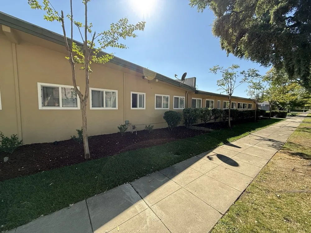 Professional garden landscaping in Los Banos, CA by Elite Landscape Services