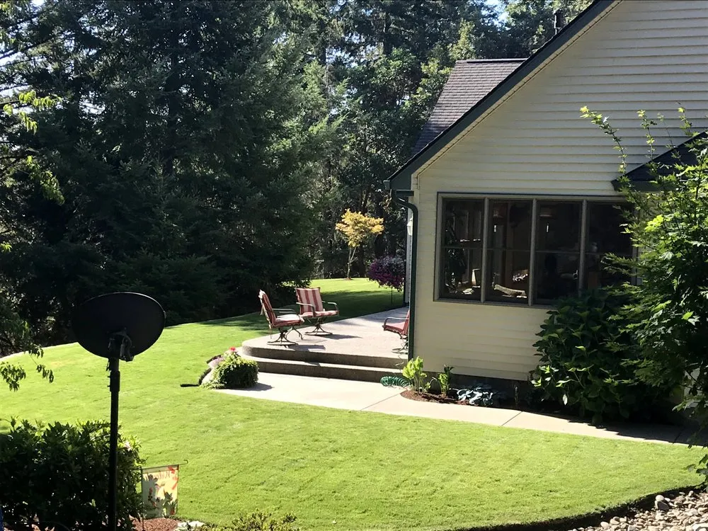 Professional yard cleanup service in Roseburg, OR by Elite Landscape Services