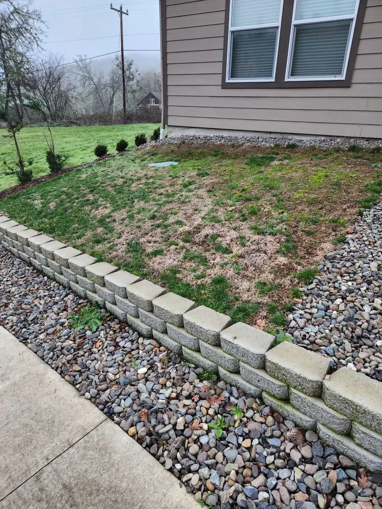 Top-rated lawn mowing service experts serving Roseburg, OR - Elite Landscape Services