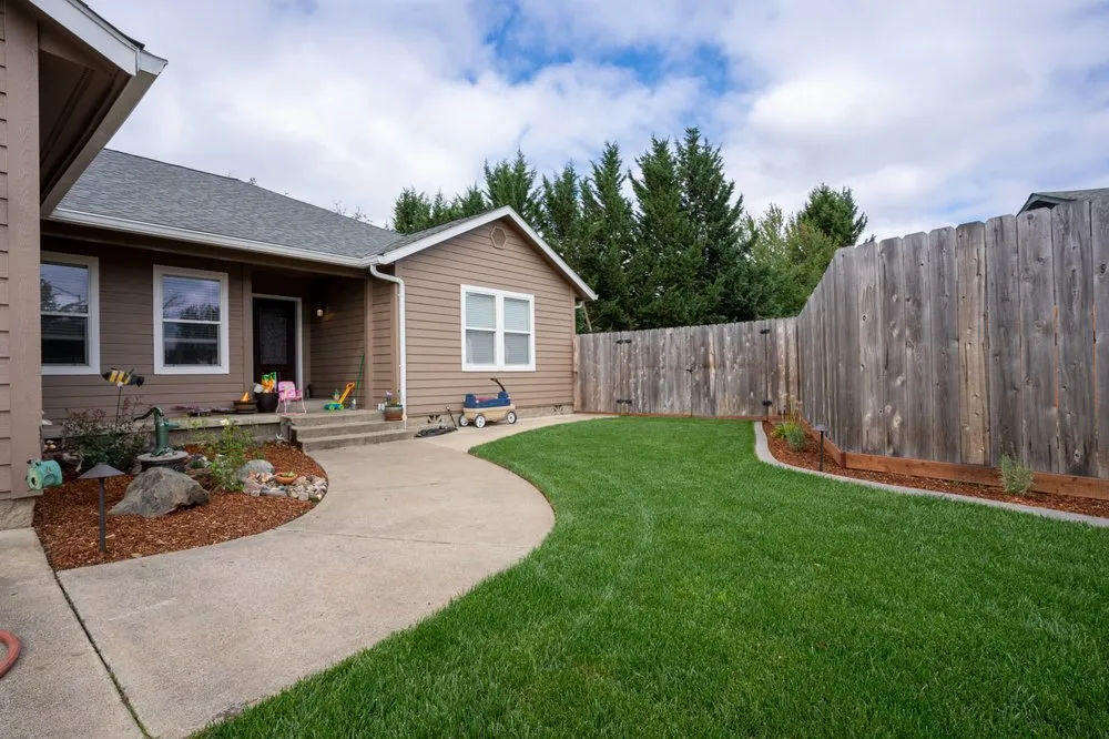 Reliable yard cleanup service in Roseburg, OR - Elite Landscape Services