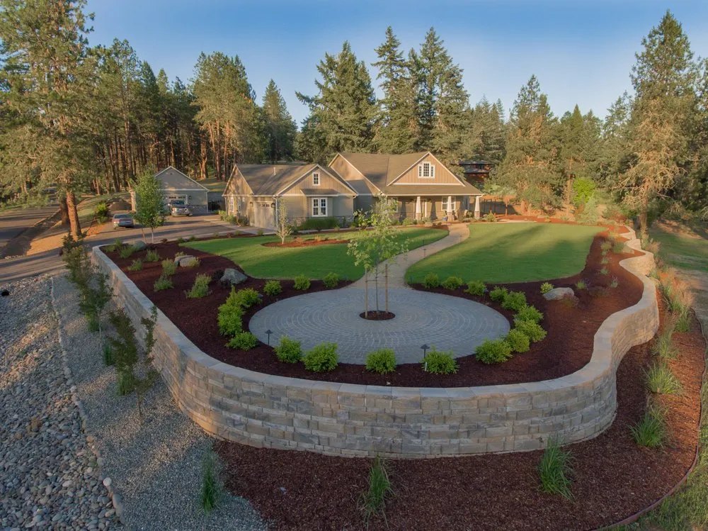 Custom lawn care service for homes across Roseburg, OR - Elite Landscape Services