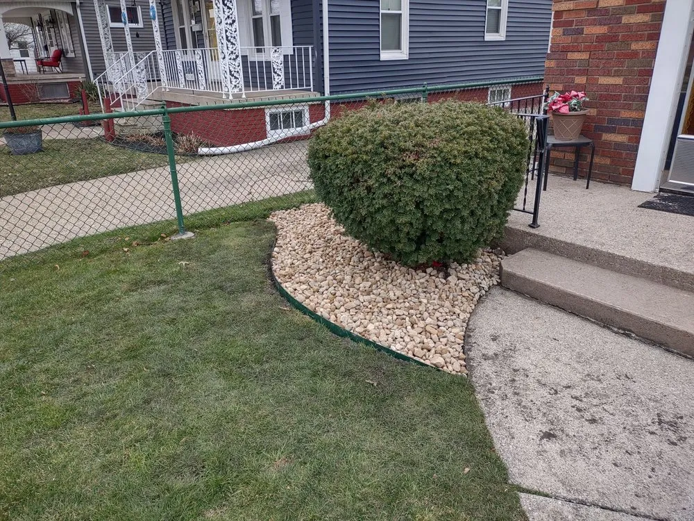 Affordable yard cleanup service in Mishawaka, IN by Elite Landscapes