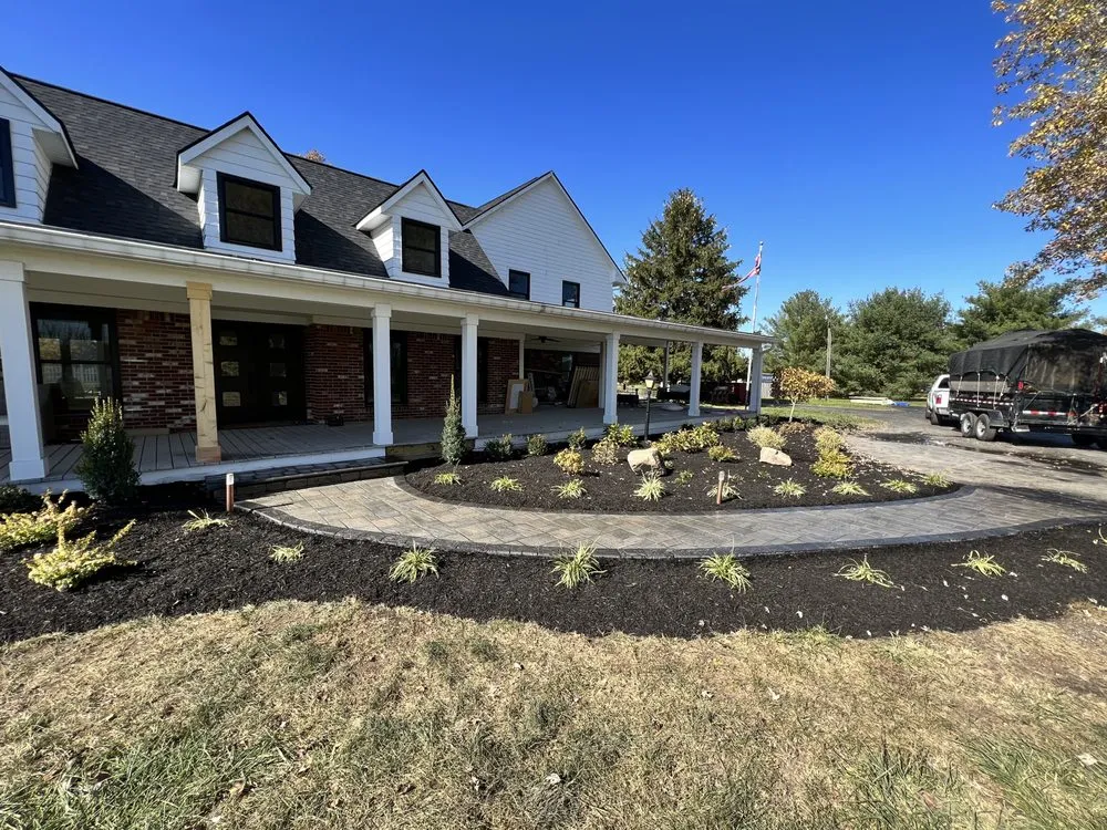 Professional lawn care service with custom design in Indianapolis, IN by Elite landscaping & Lawn Care