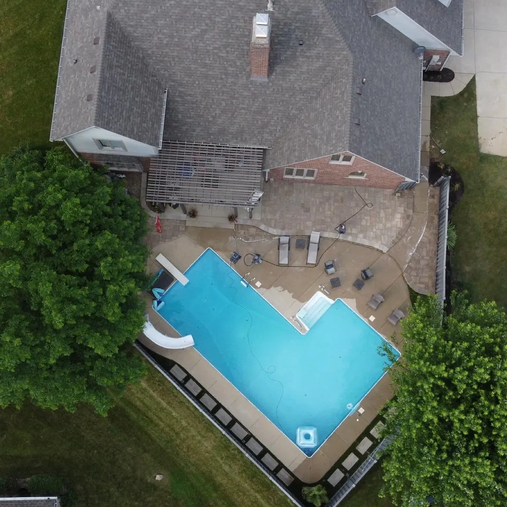 Professional lawn care service experts serving Indianapolis, IN - Elite landscaping & Lawn Care