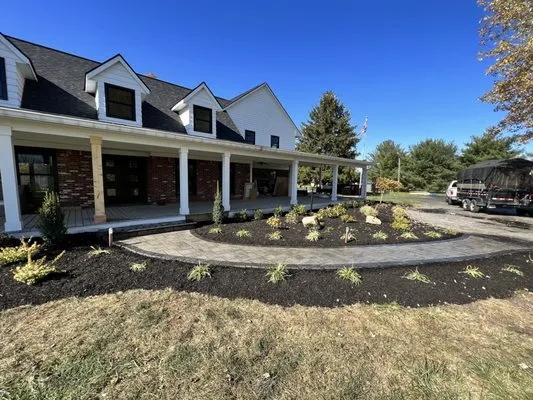 Elite landscaping & Lawn Care Logo