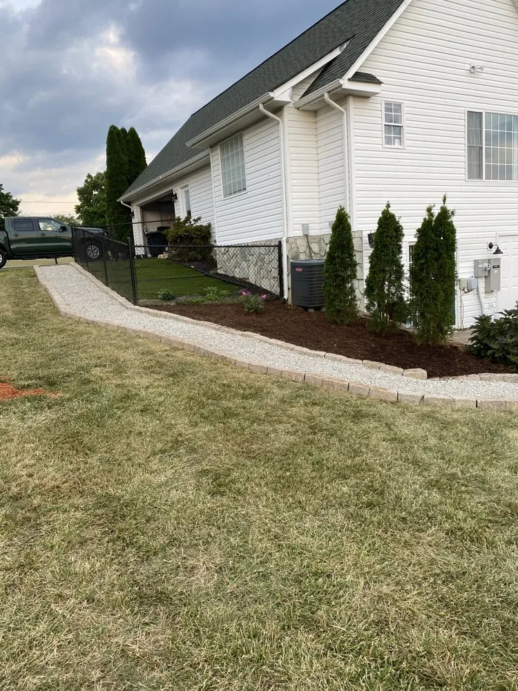 Expert garden landscaping in Rocky Mount, VA by Elite Landscaping And Lawncare