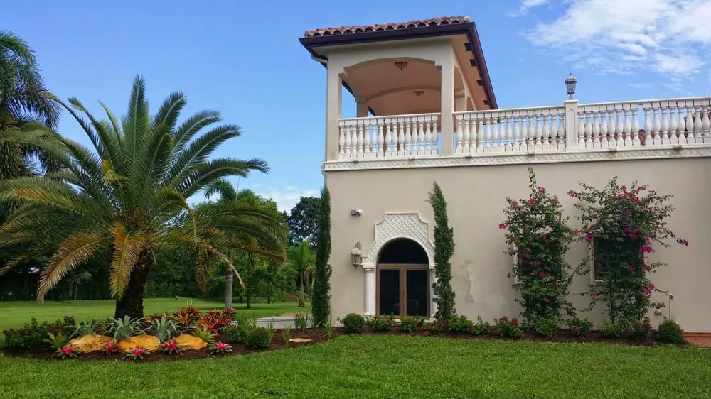 Expert landscaping services experts serving Sunrise, FL - Elite Landscaping Group