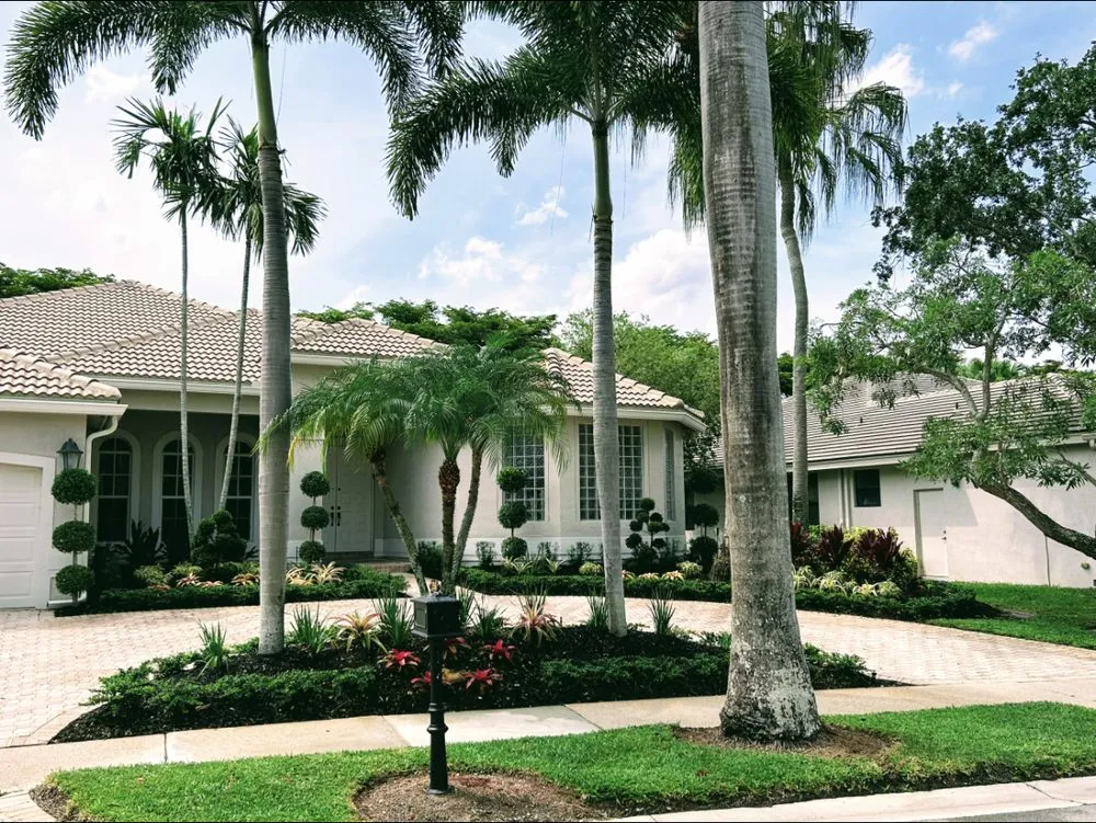 Custom lawn mowing service experts serving Sunrise, FL - Elite Landscaping Group