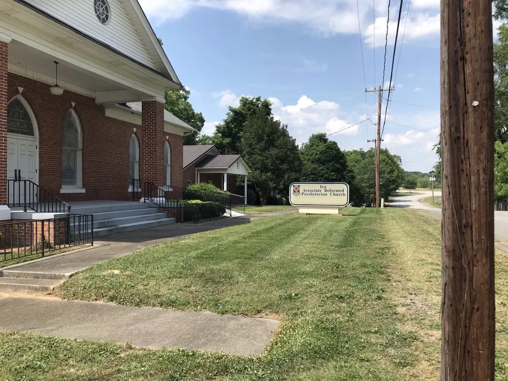 Local lawn care service with custom design across Iva, SC - Elite Landscaping